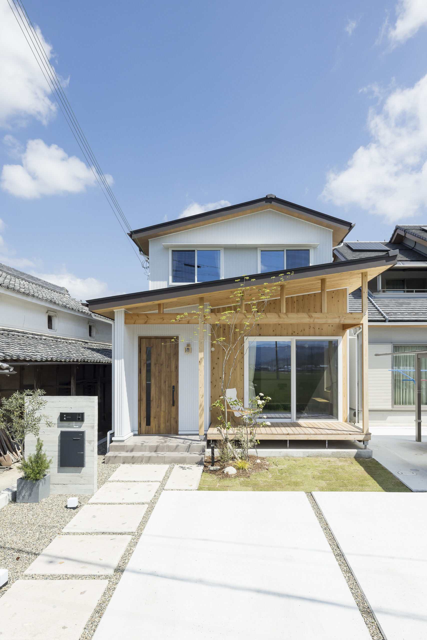 ガルバリウム鋼板 キャットウォーク 地下空間 タイト・モールド 杉型枠 杉板外壁 回遊動線 アオダモ ウッドデッキ ランドリースペース